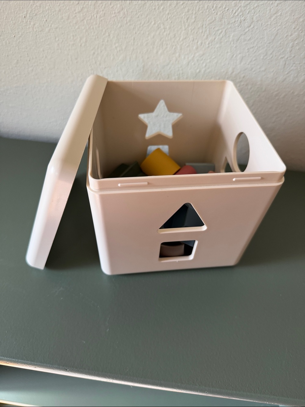 Mushie Cream Shape Sorting Cube